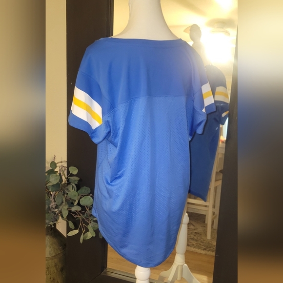 Woman UCLA jersey - Picture 2 of 3